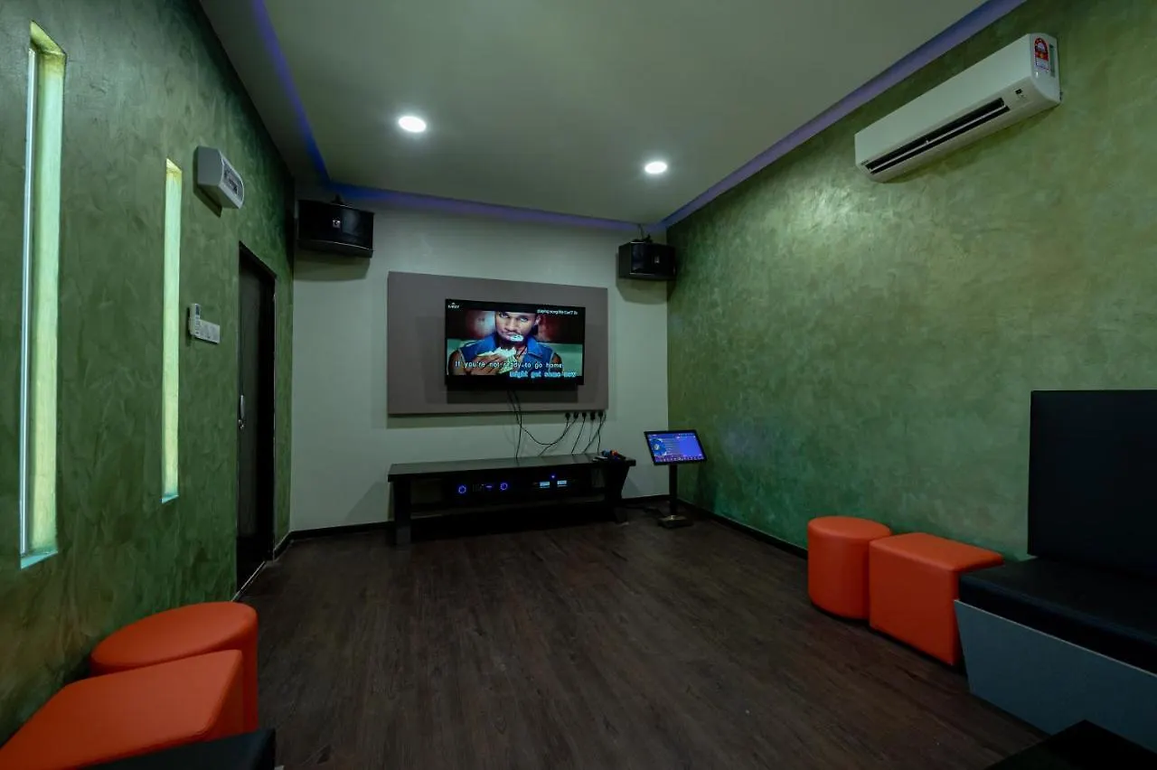Villa Dracaena Melaka With Swimming Pool, Hill View And 20 Minutes To Town 0*, Malacca