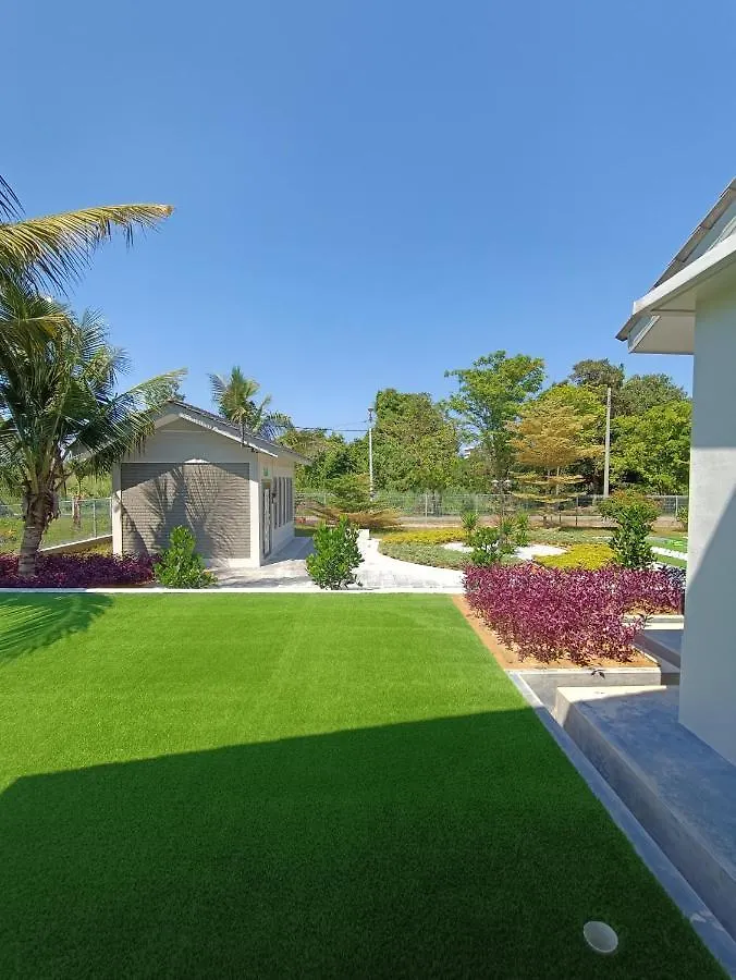 Villa Dracaena Melaka With Swimming Pool, Hill View And 20 Minutes To Town Malaysia