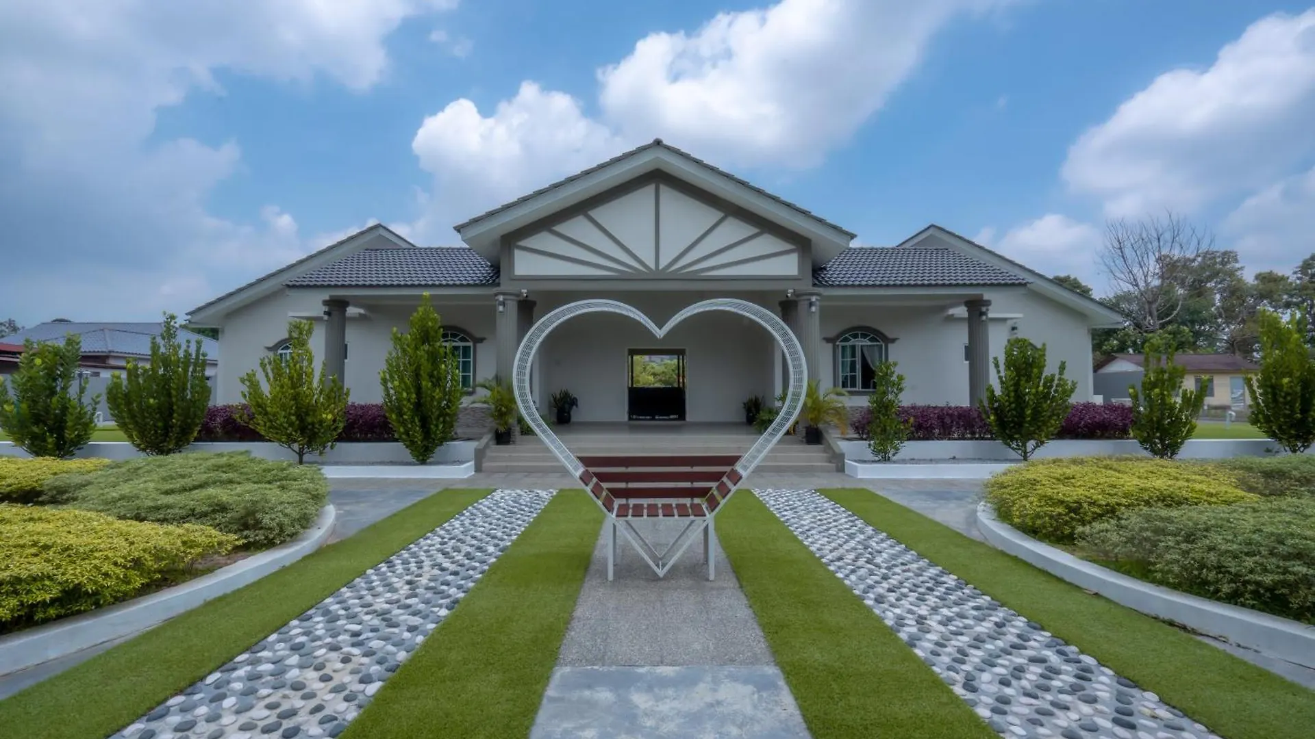 Villa Dracaena Melaka With Swimming Pool, Hill View And 20 Minutes To Town Guest house Malacca