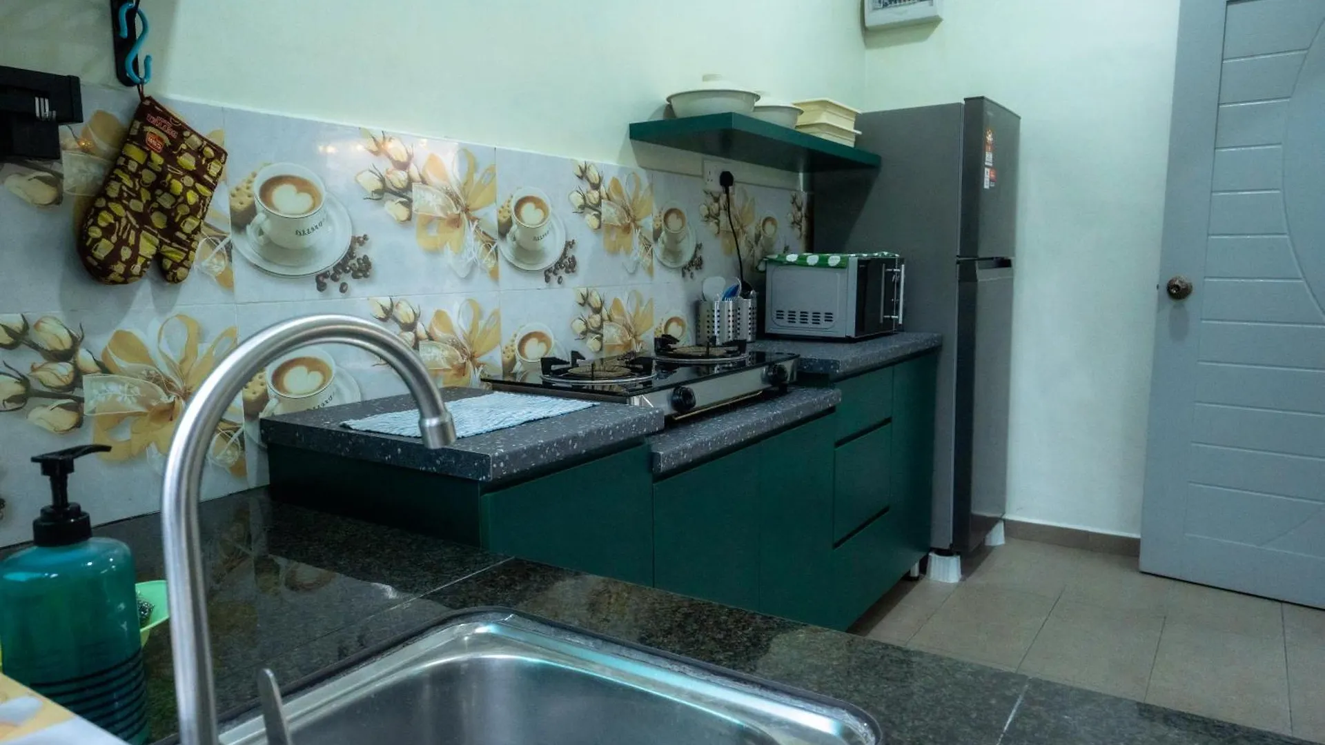 Villa Dracaena Melaka With Swimming Pool, Hill View And 20 Minutes To Town Malaysia